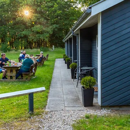 Og Hytteby מלון Ansager