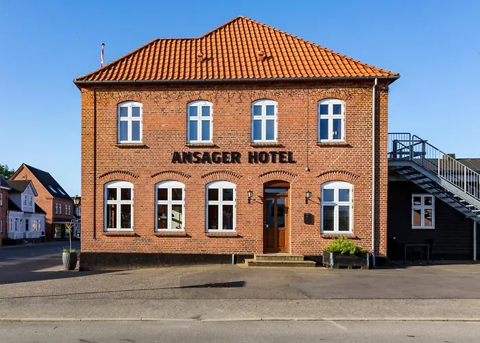 Og Hytteby فندق 3*
